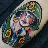 子手臂纹身女人头像