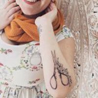 头像帅哥美纹身女人