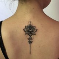 关于纹身女人霸气头像头像