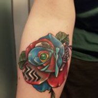 脖子后猫咪纹身女人图案头像