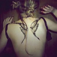 微信头像纹身女人花臂带宠物