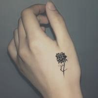 原宿风很酷纹身女人头像头像