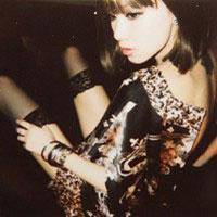 纹身女人头像在水里面