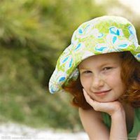 侧脸笑容男微信头像