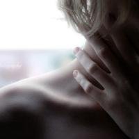 女生性感锁骨头像