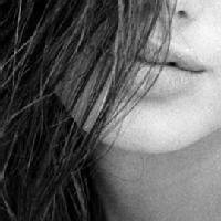 露锁骨头像女生高清