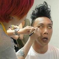 粗犷留胡渣男人头像