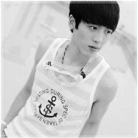 动漫帅气霸气黑白男生头像带字非主流