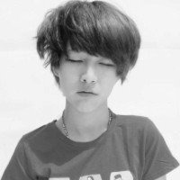 黑白男生头像戴帽子模糊一点