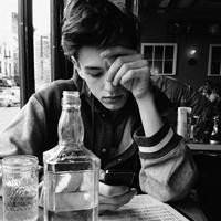 唯美动漫伤感黑白男生头像