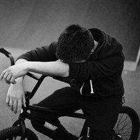 欧美背影黑白男生头像霸气