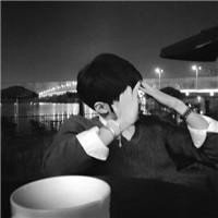 个性背影黑白男生头像图片