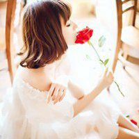 手拿玫瑰黑白男生头像