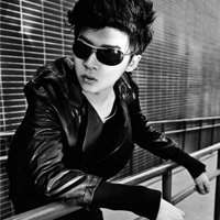 孩真人黑白男生头像图片