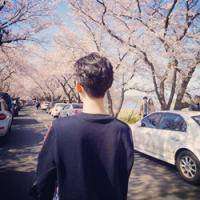 动漫流泪黑白男生头像