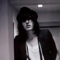 韩国中分黑白男生头像