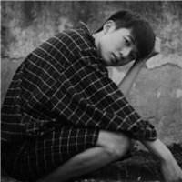 特别孤独黑白男生头像