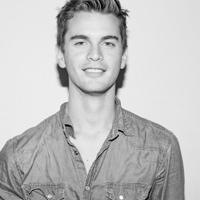 戴口罩超帅黑白男生