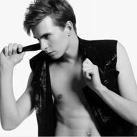 相机黑白男生头像 相机黑白男生头像