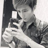 黑白男生头像带帽子图片