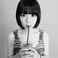 长发动漫头像黑白女生头像带字头像