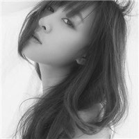 背影长发霸气带字头像黑白女生头像 背影长发霸气带字头像黑白女生头像