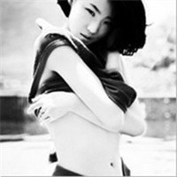 坐着背影头像黑白女生头像带字