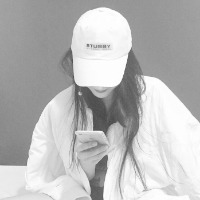 黑白女生头像抽烟霸气十足