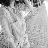 动漫背影头像黑白女生头像 动漫背影头像黑白女生头像