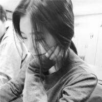 动漫黑白女生头像扎头发