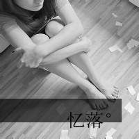 长发霸气背影黑白女生头像
