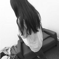 伤感头像背影长发黑白女生