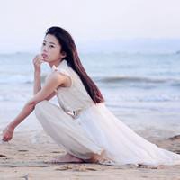 背影抽烟黑白女生头像霸气