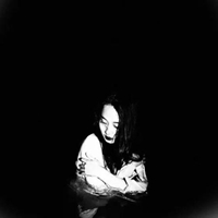 干净简单头黑白女生头像