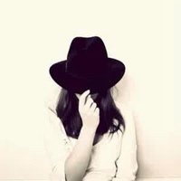 带血动漫黑白女生头像