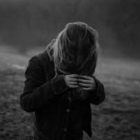 半脸黑白女生头像