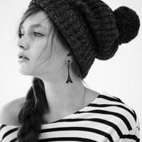 露肩头像黑白女生头像