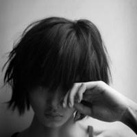 动漫黑白女生头像简单
