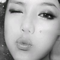 头黑白女生头像上半身