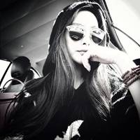 黑白女生伤感短发