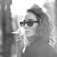 高清简约黑白女生头像