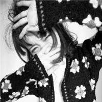 动漫冷艳黑白女生头像