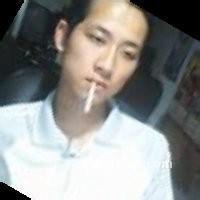 黑白手绘个性男生头像