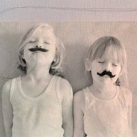 白底超小个性女生头像