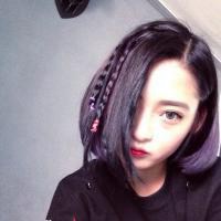 白底简约个性女生头像 白底简约个性女生头像