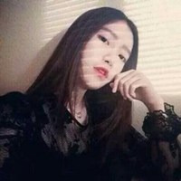 长发高冷女生黑白头像