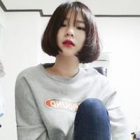 二次元头像高冷女生抱羊