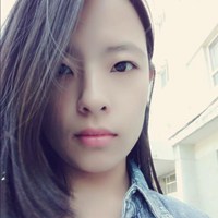 高冷女生森系红衣子头像