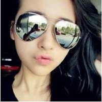 纹身带墨镜女生头像霸气