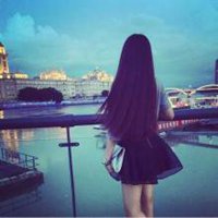 情侣头像两张分开背影女生
